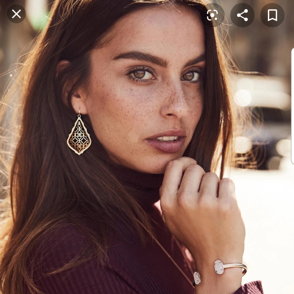 Amazing earrings for the holidays